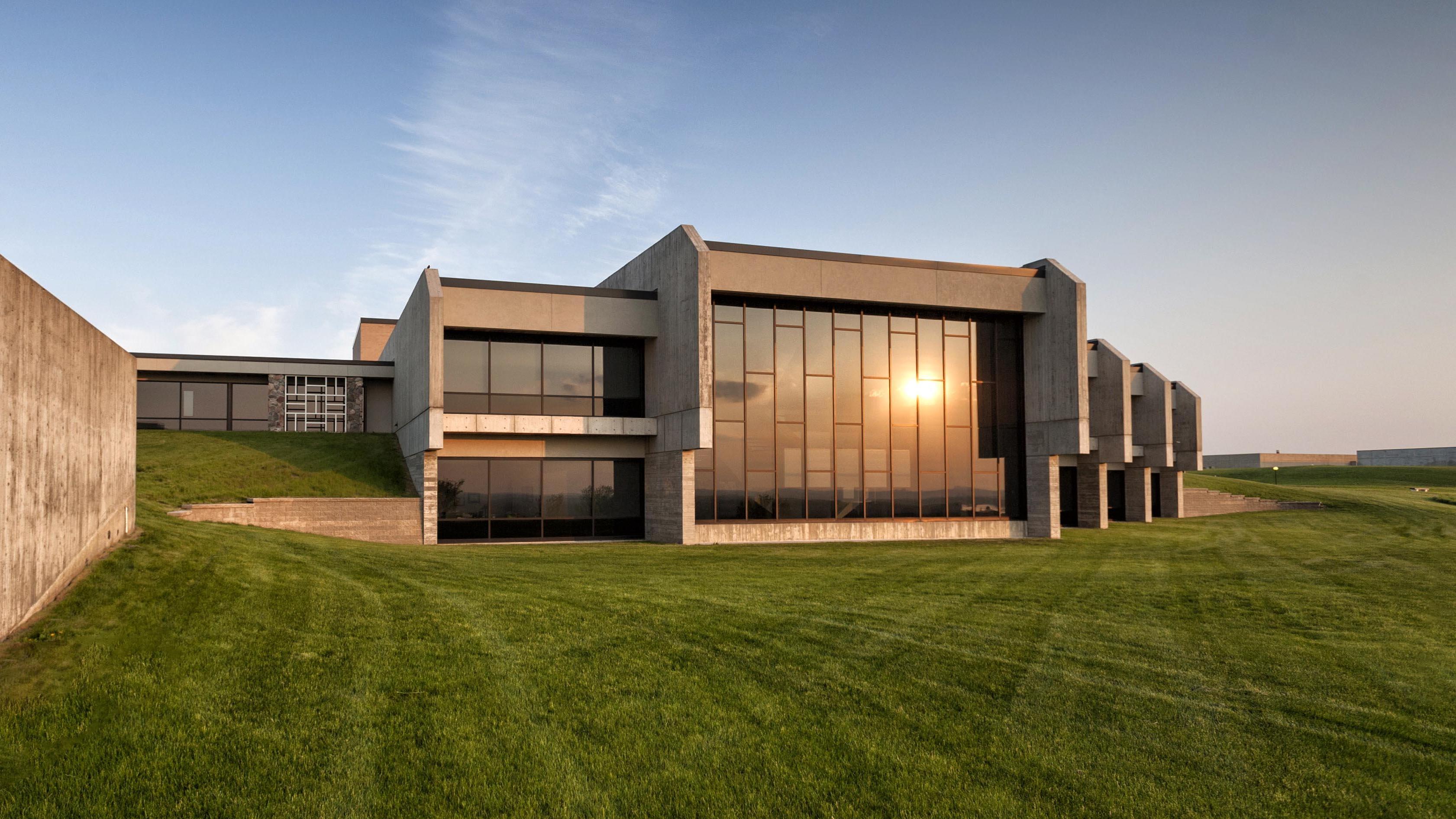 Exterior view of the Gary Tharaldson School of Business on the University of Mary campus.